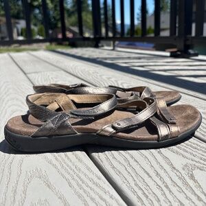 Taos Shoes Victory Womens Size 8 Metallic Bronze Leather Walking Sandals Comfort